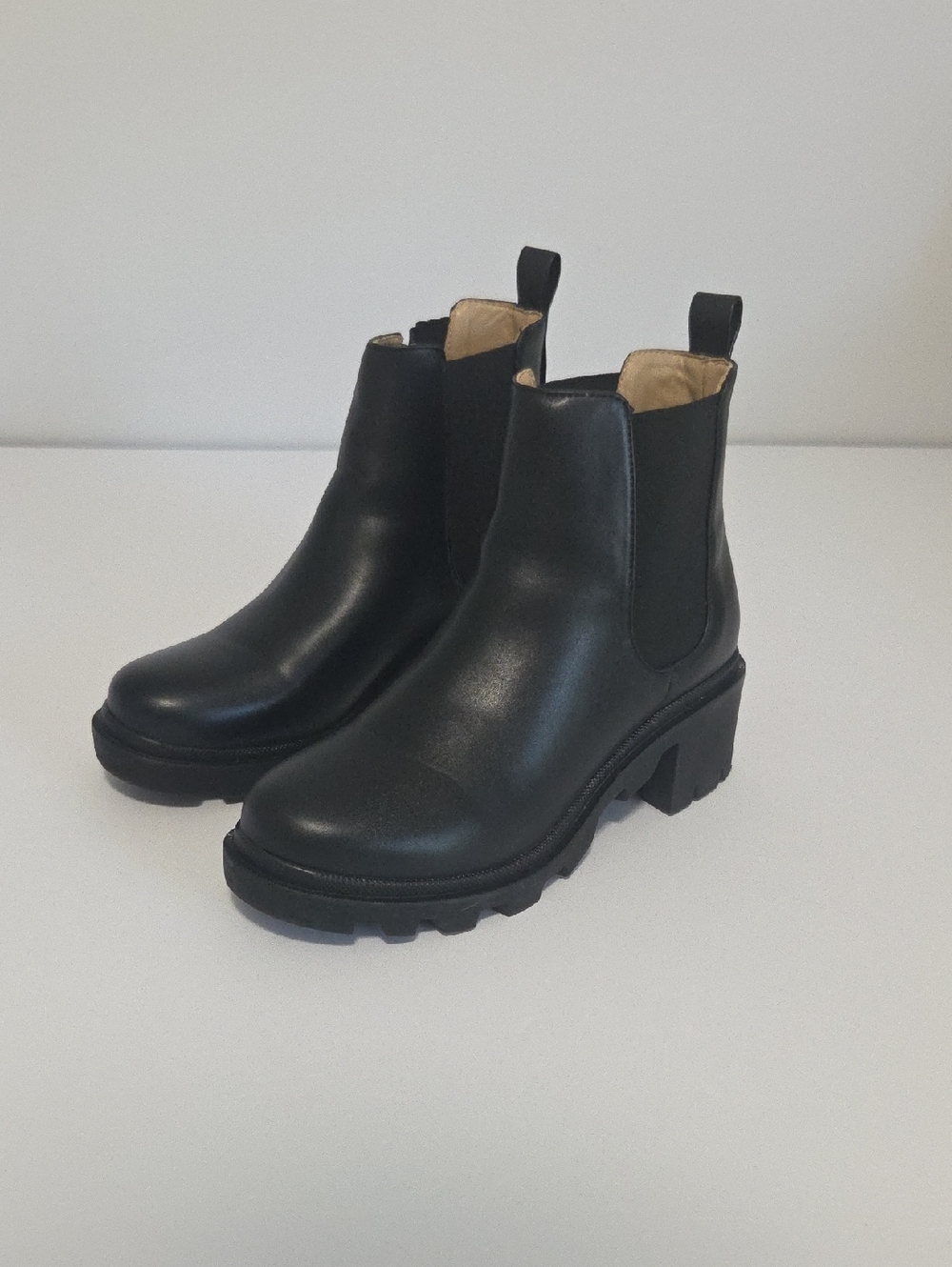 Steve Madden Chelsea Lug Heel Ankle Boots - Black
